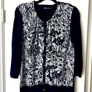 Fall sweater with semi-sheet chest